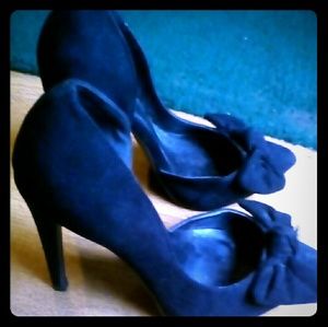 Wild Divas BowTip Heels